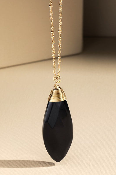 Wire Oval Pendant Necklace